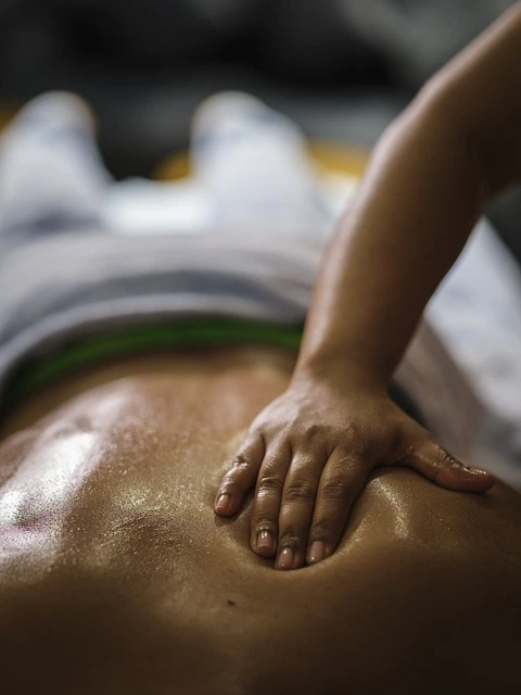 Full Body Massage & Shirodhara Steam Bath